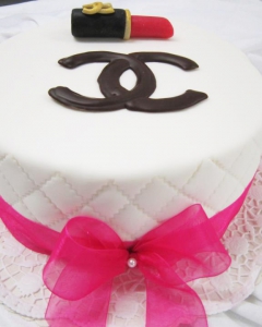 schokolaedchen_torte_geburtstag_chanel_weis