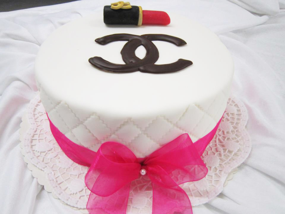schokolaedchen_torte_geburtstag_chanel_weis